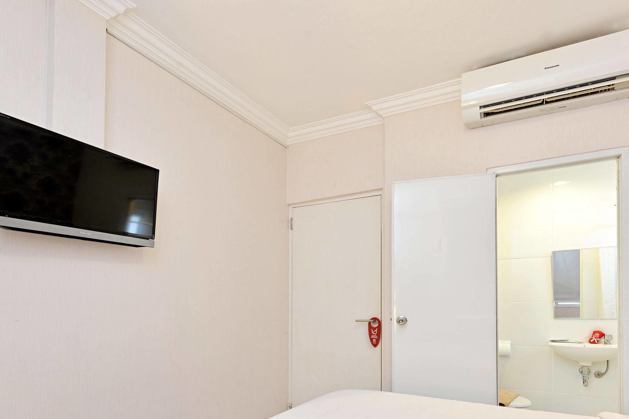 Zen Rooms Basic Tangerang Aeropolis Exteriör bild